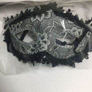Silver and Black floral lace rhinestone Masquerade Halloween mask costume Mardig